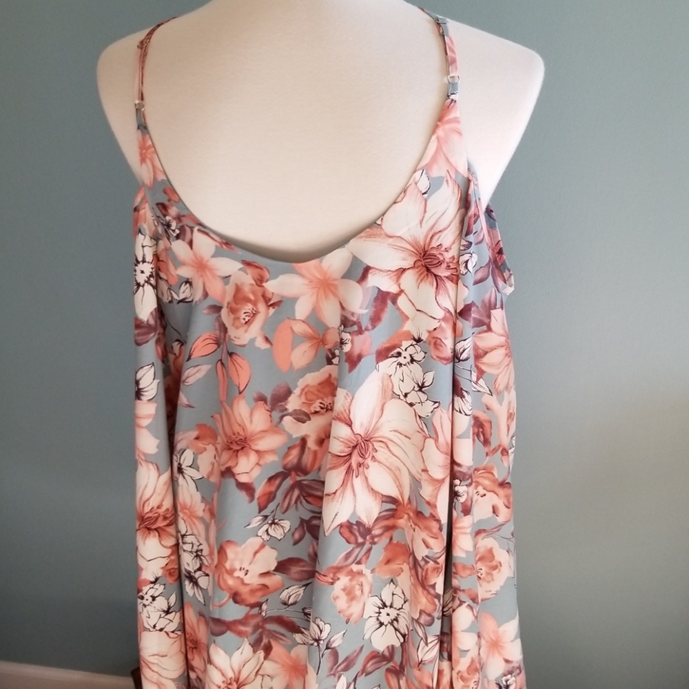 Sugar Lips floral dress. Size Med. Perfect - Picture 4 of 4